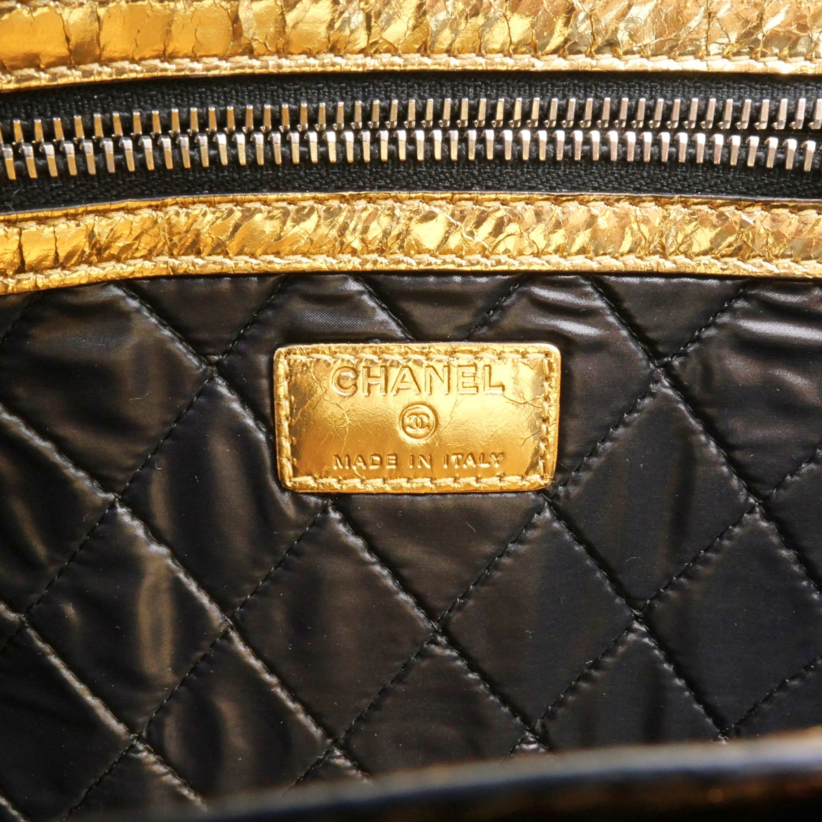 Je Ne Suis Pas En Solde Calf Gold Pouch