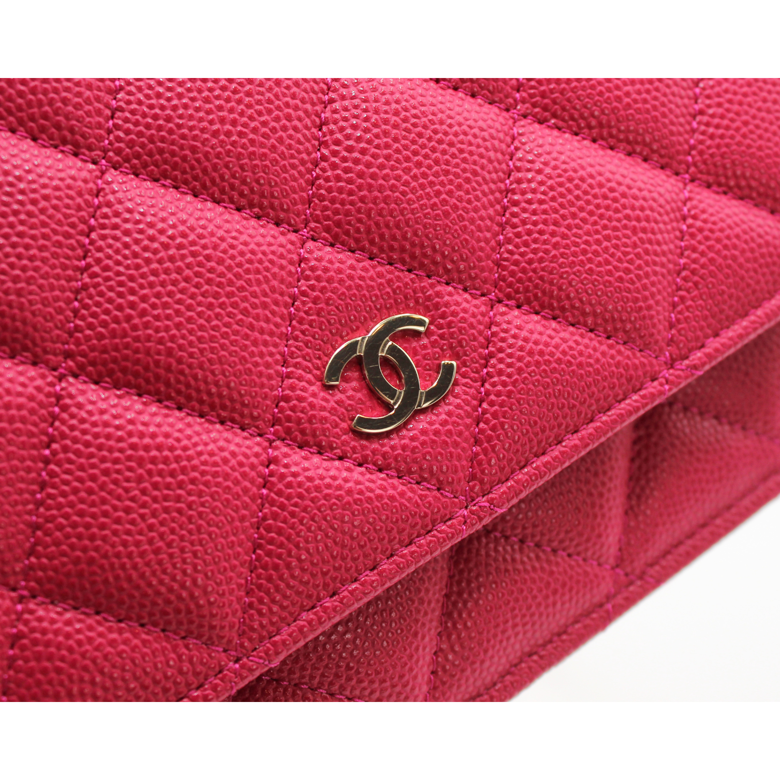 Classic Caviar Pink Wallet on Chain