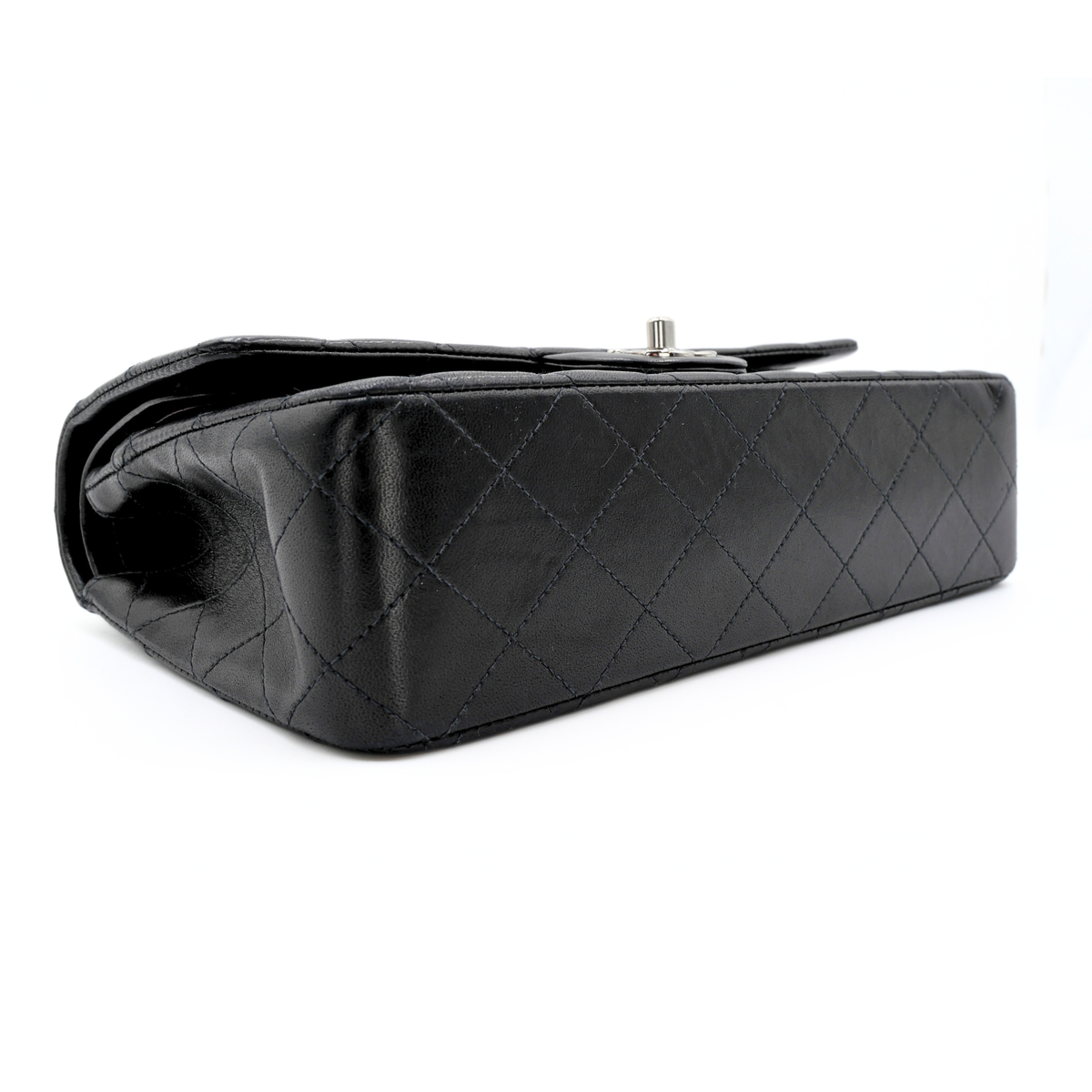 Classic Medium Lamb Black Shoulder Bag