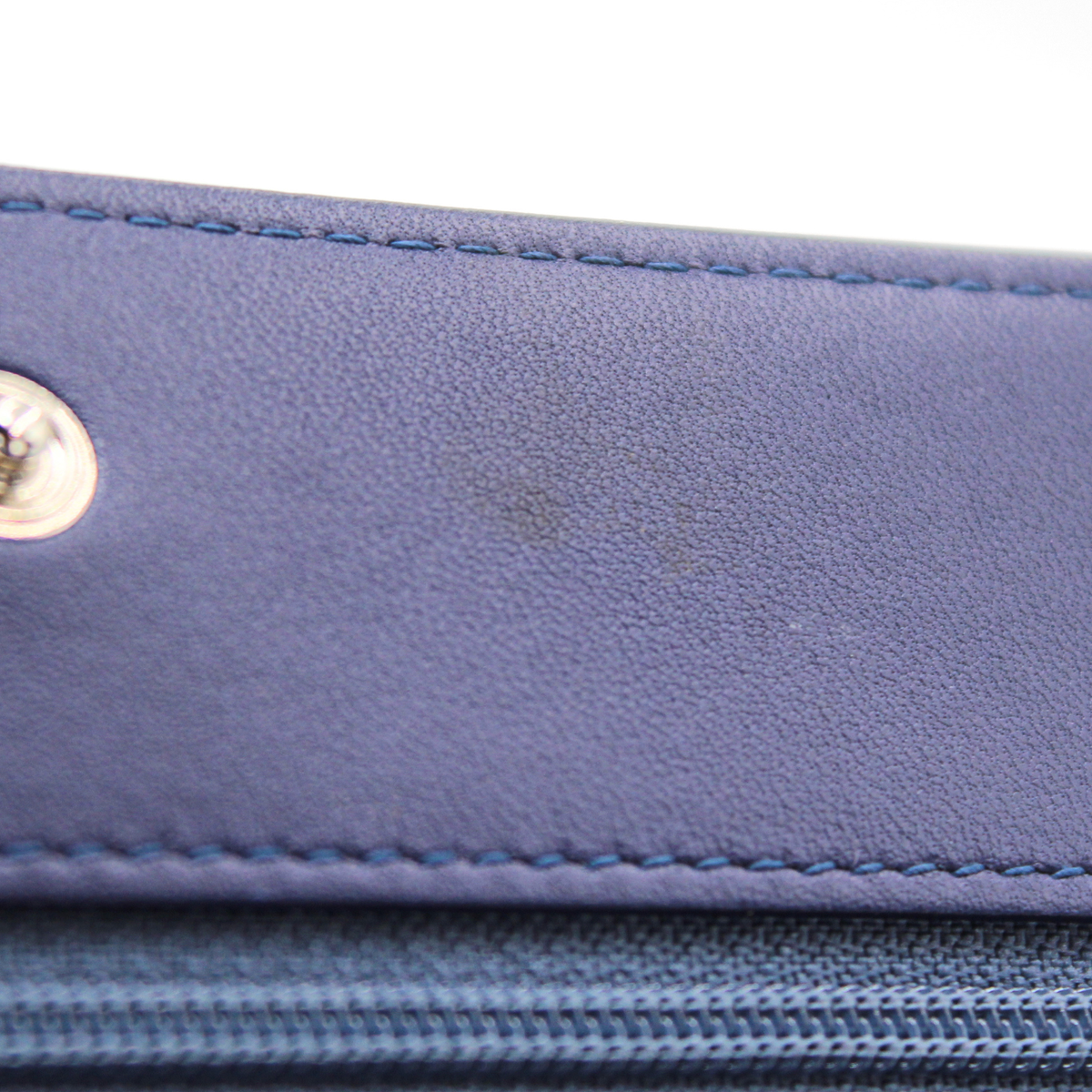 Lamb Blue + White Wallet on Chain