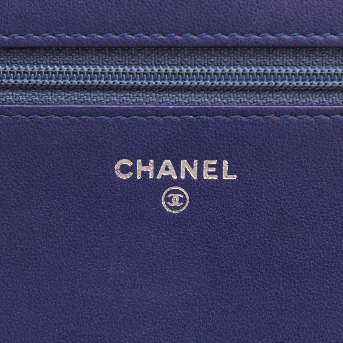 Lamb Blue + White Wallet on Chain
