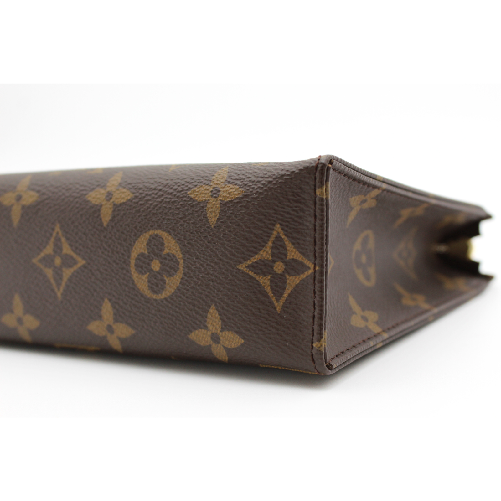 Pochette Toiletry 19 Monogram Pouch