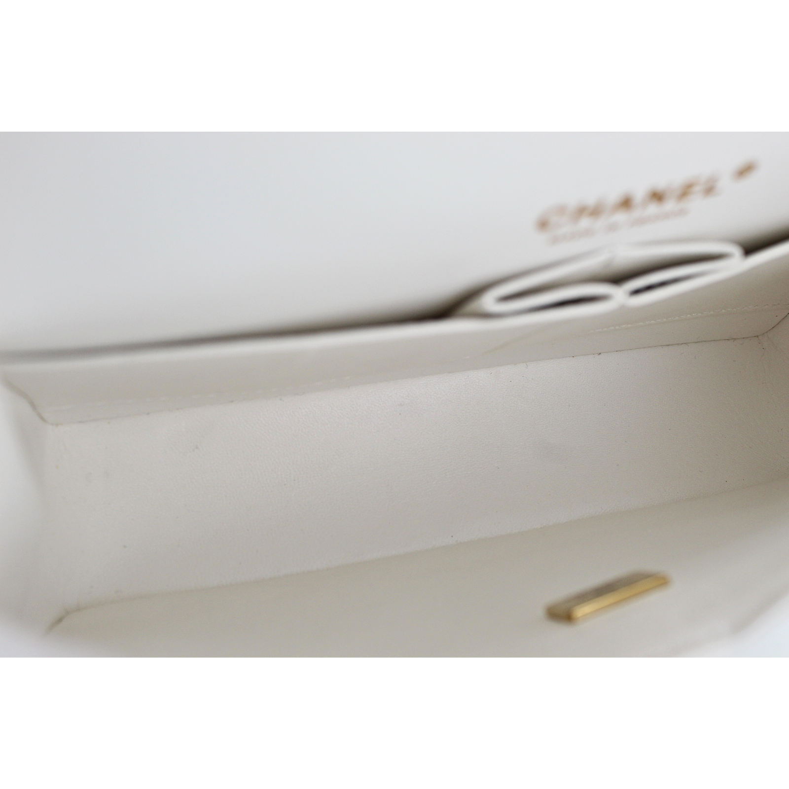 Classic Caviar White Shoulder Bag