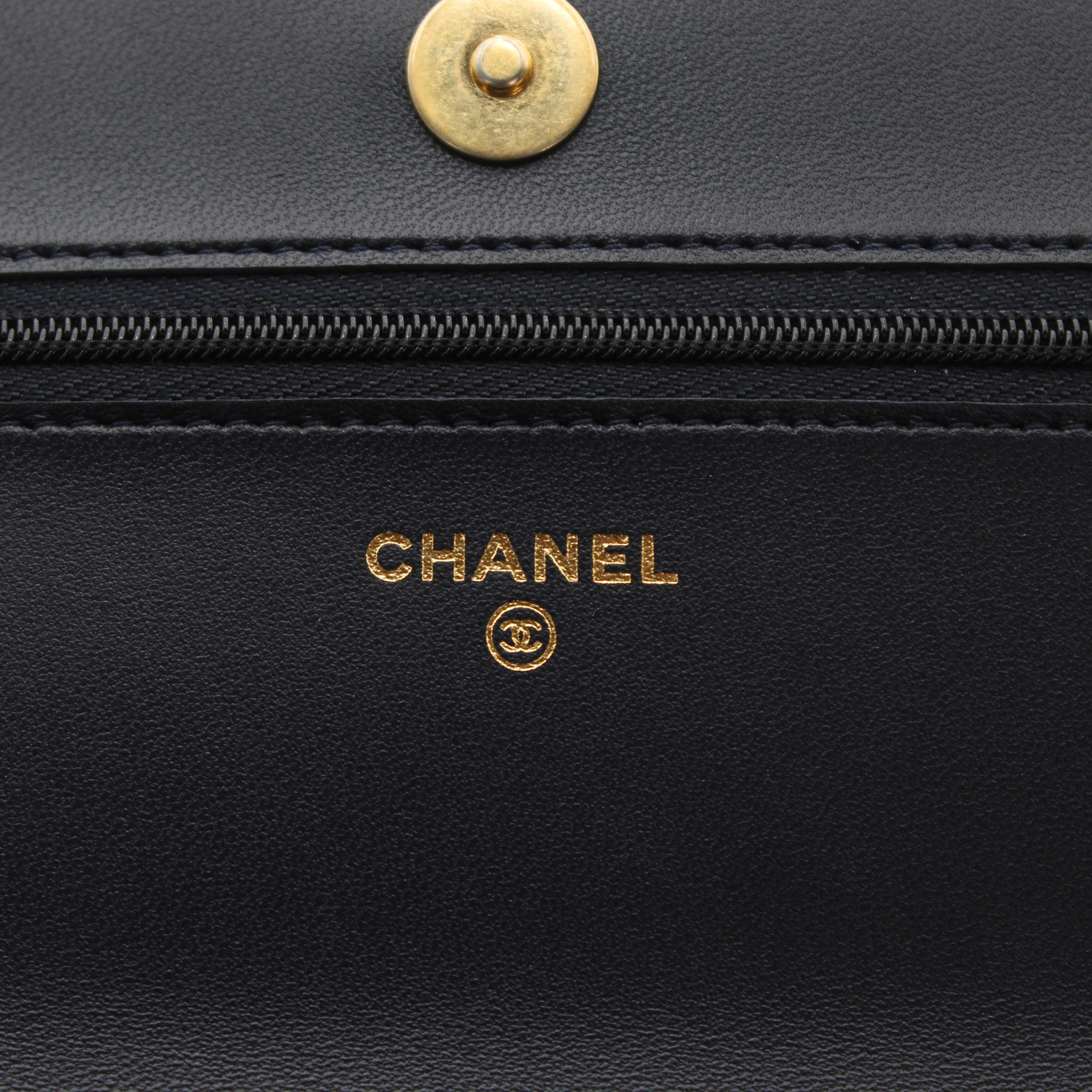 Matelasse Lamb Navy Wallet on Chain