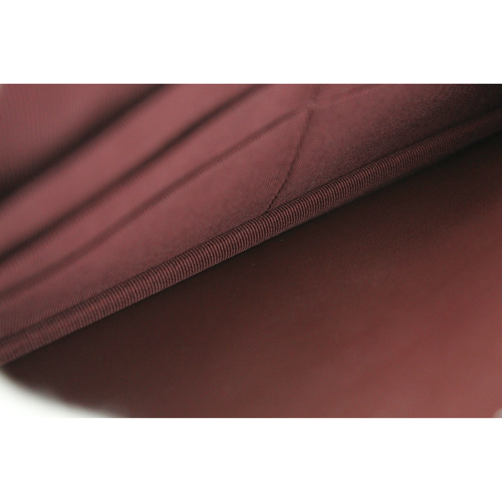 Classic Caviar Black Wallet on Chain