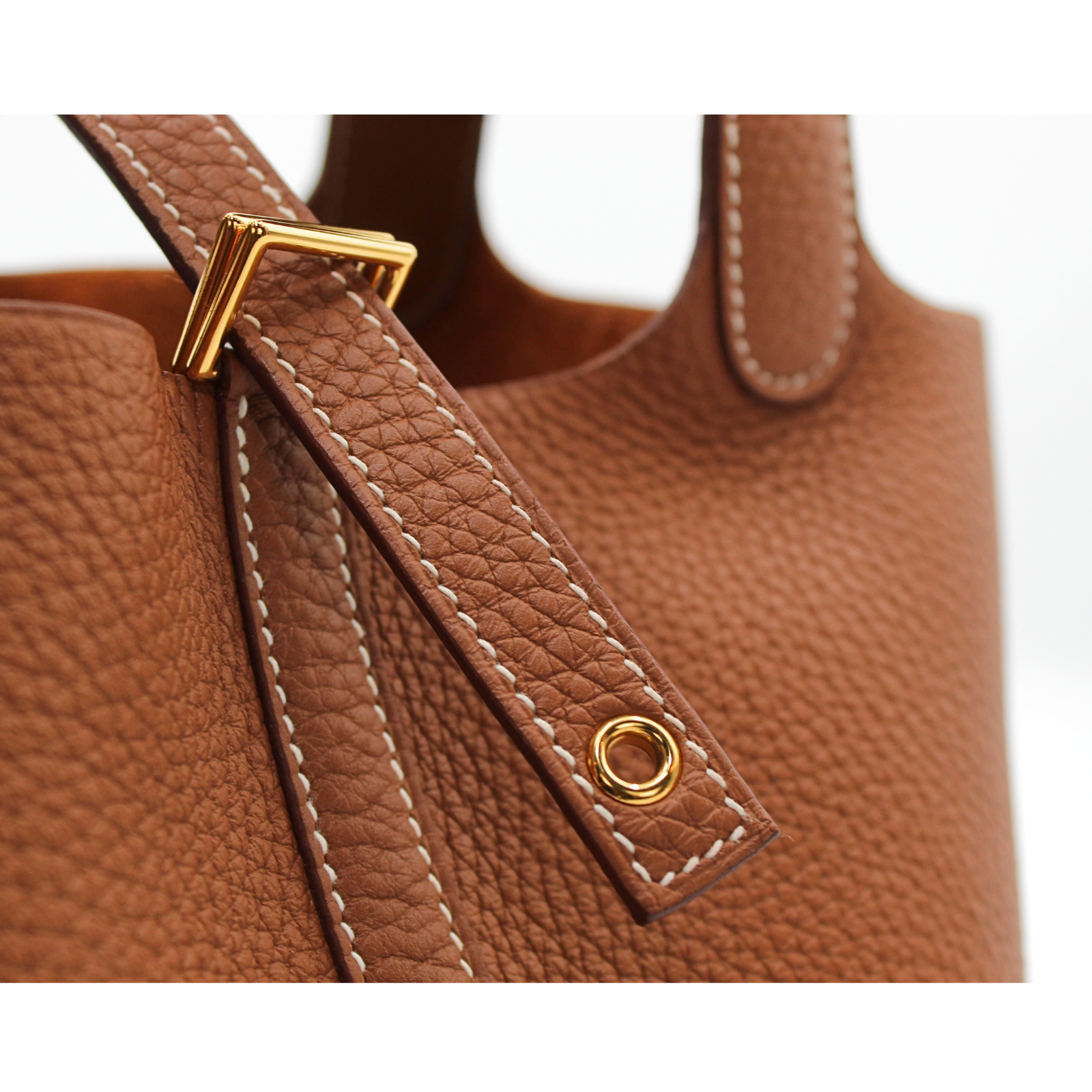 Picotin Lock 18 Taurillon Clemence Gold Handbag