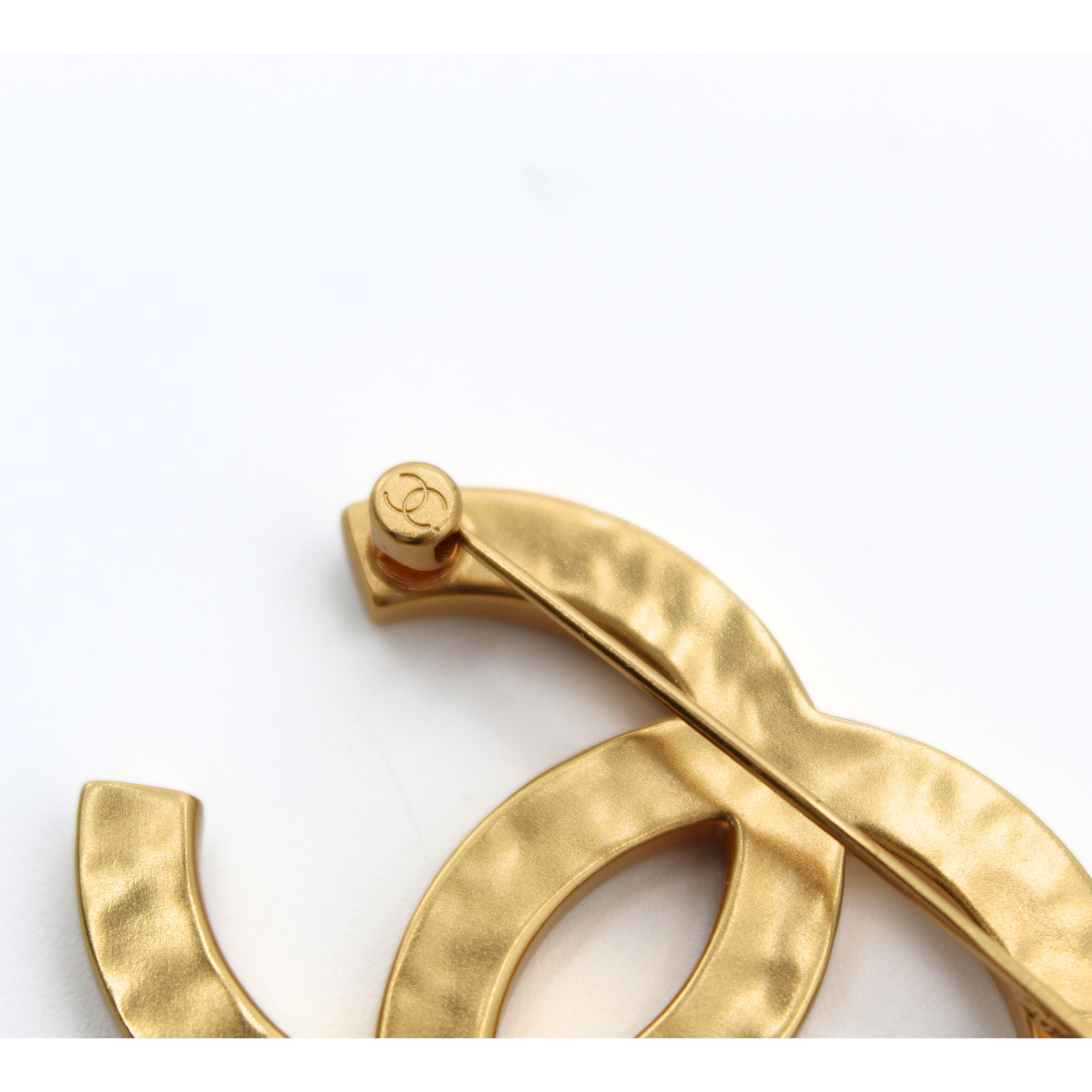 Metal White Brooch