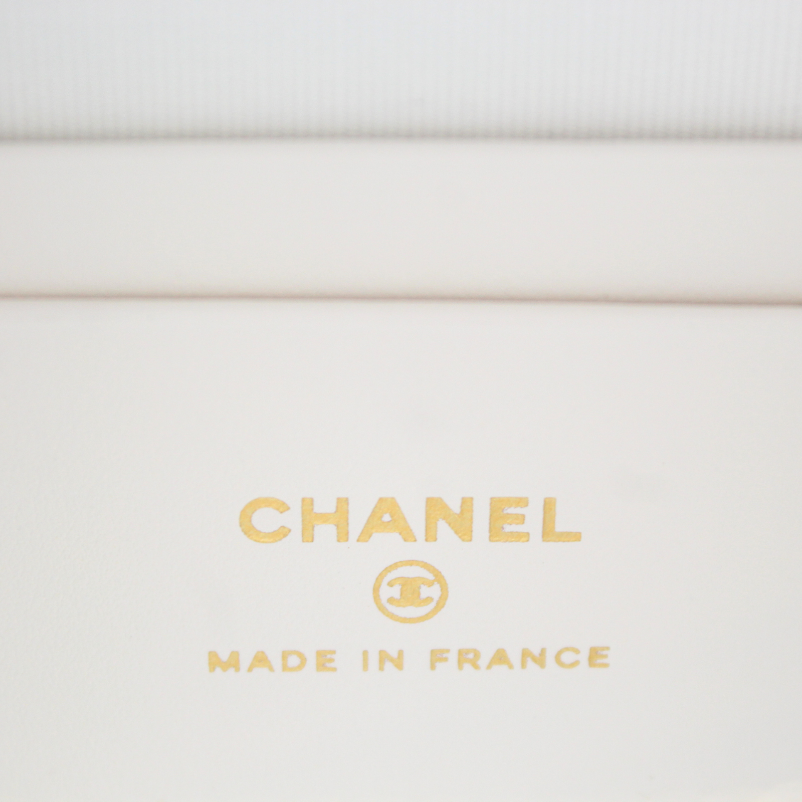Vanity With Chain Caviar White Handbag