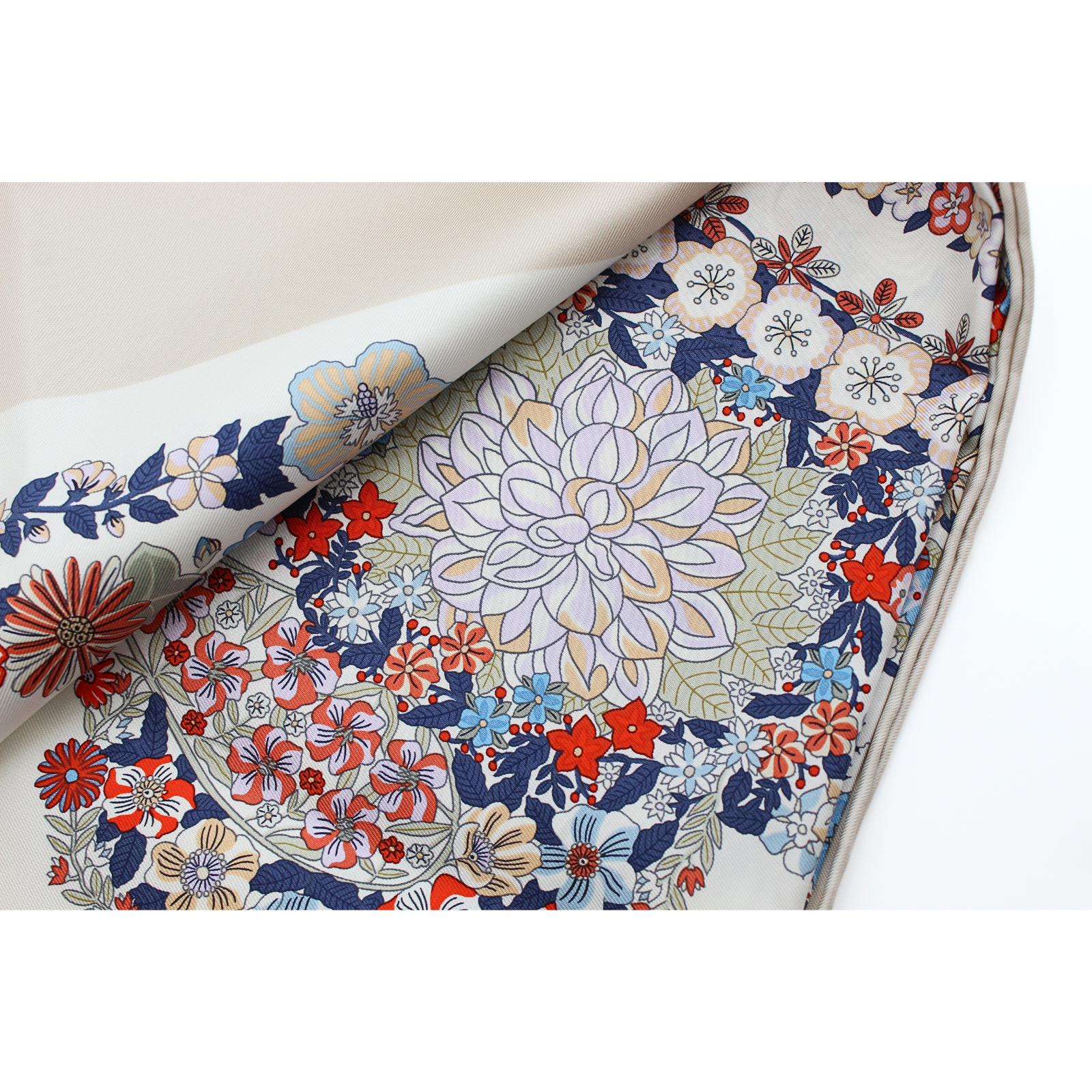 Carre 90 Brides Des Gala Silk Beige Scarf