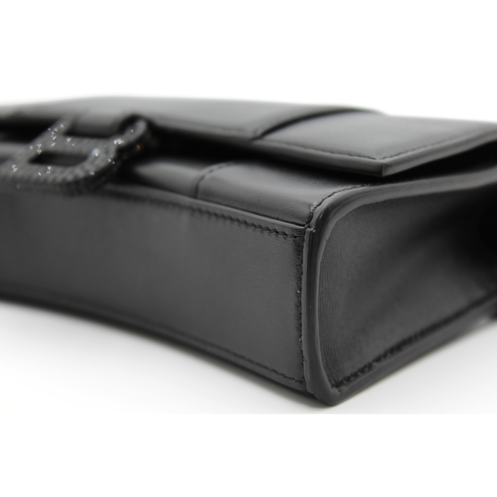 Hourglass Calf Wallet on Chain