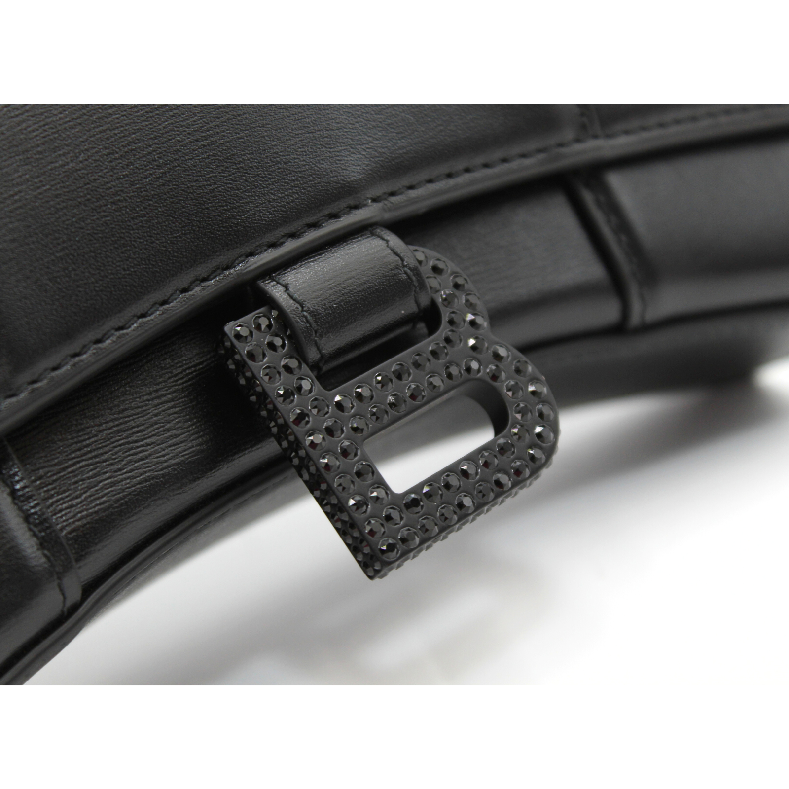 Hourglass Calf Wallet on Chain