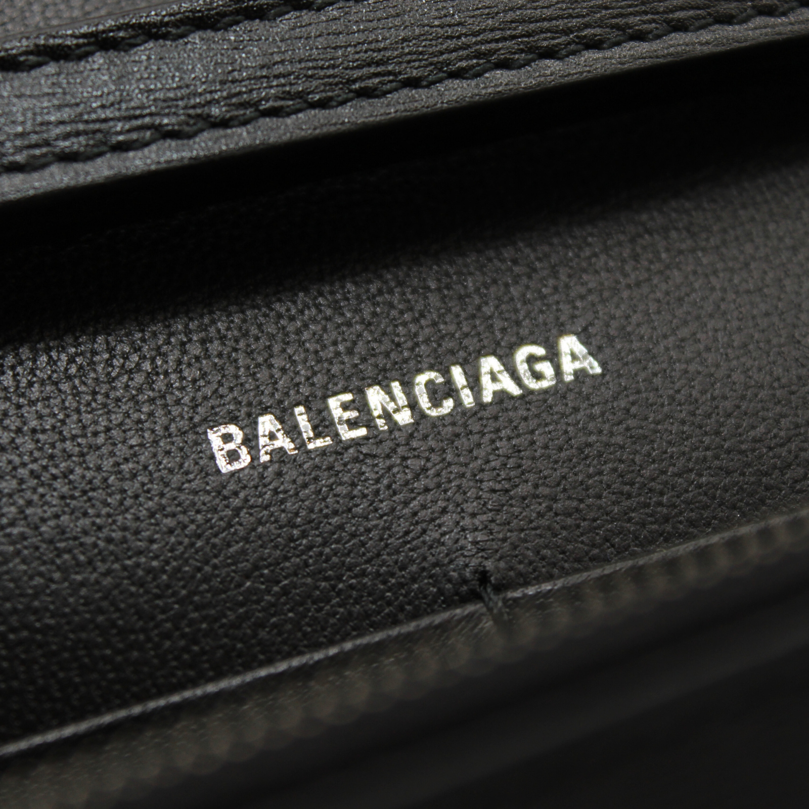 Hourglass Calf Wallet on Chain