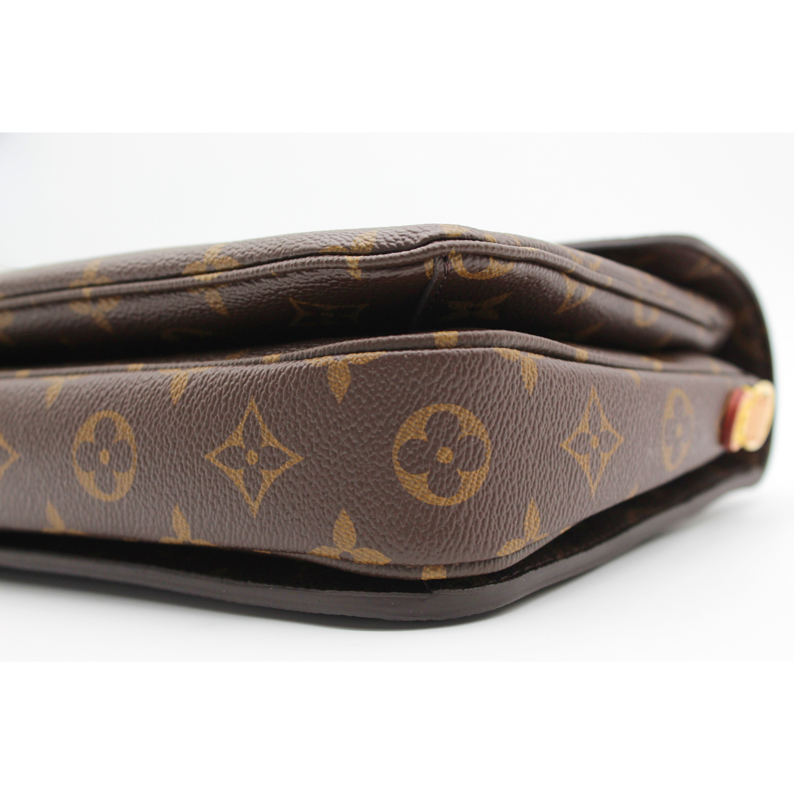 Pochette Metis MM Monogram Handbag