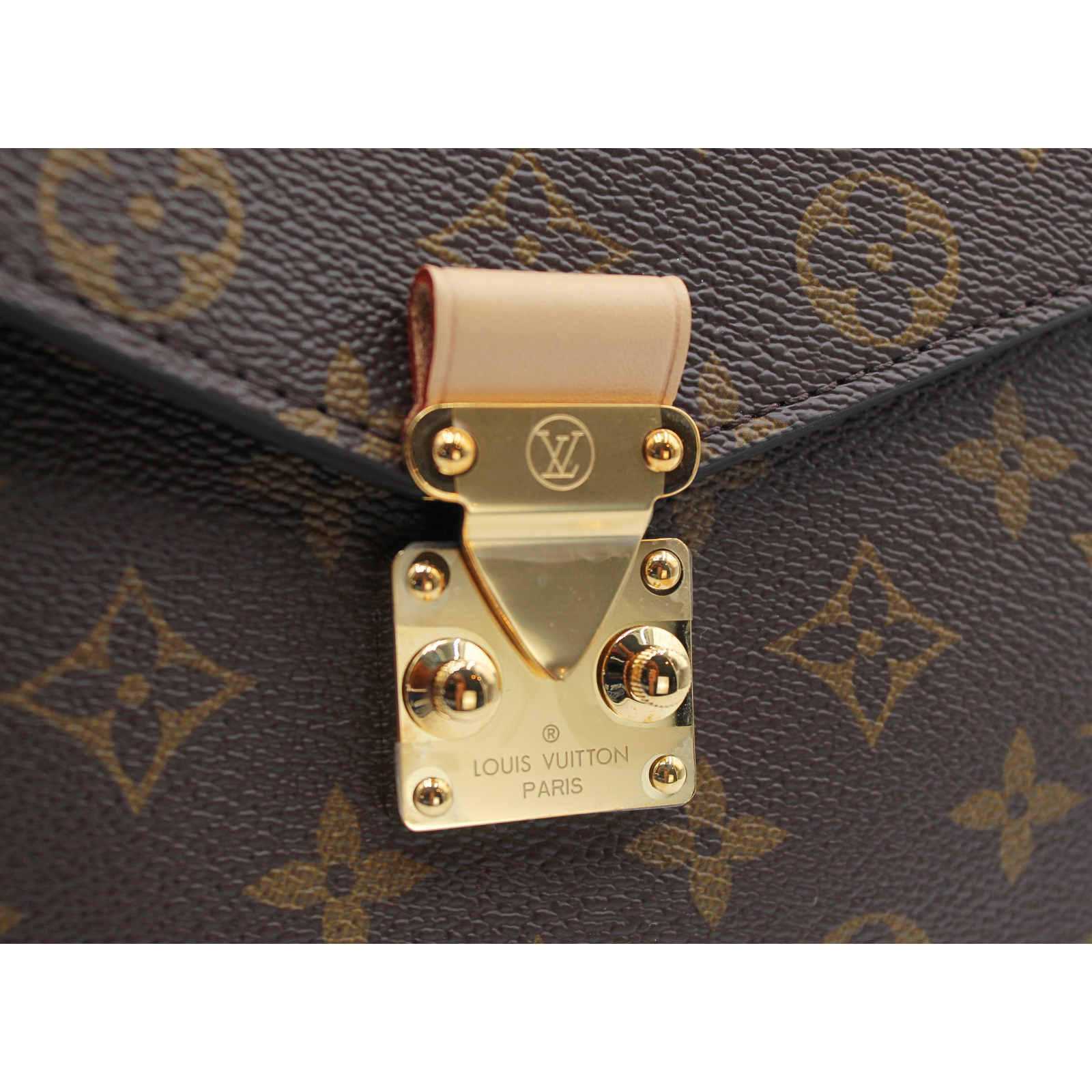 Pochette Metis MM Monogram Handbag