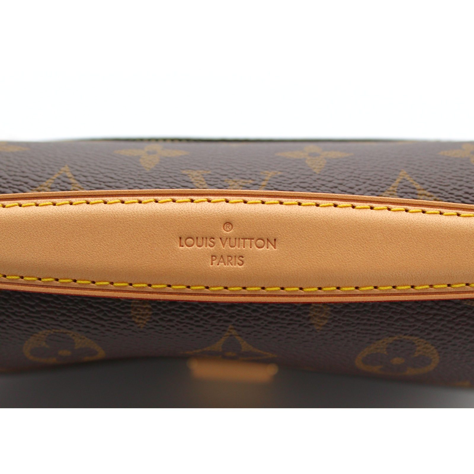 Pochette Metis MM Monogram Handbag