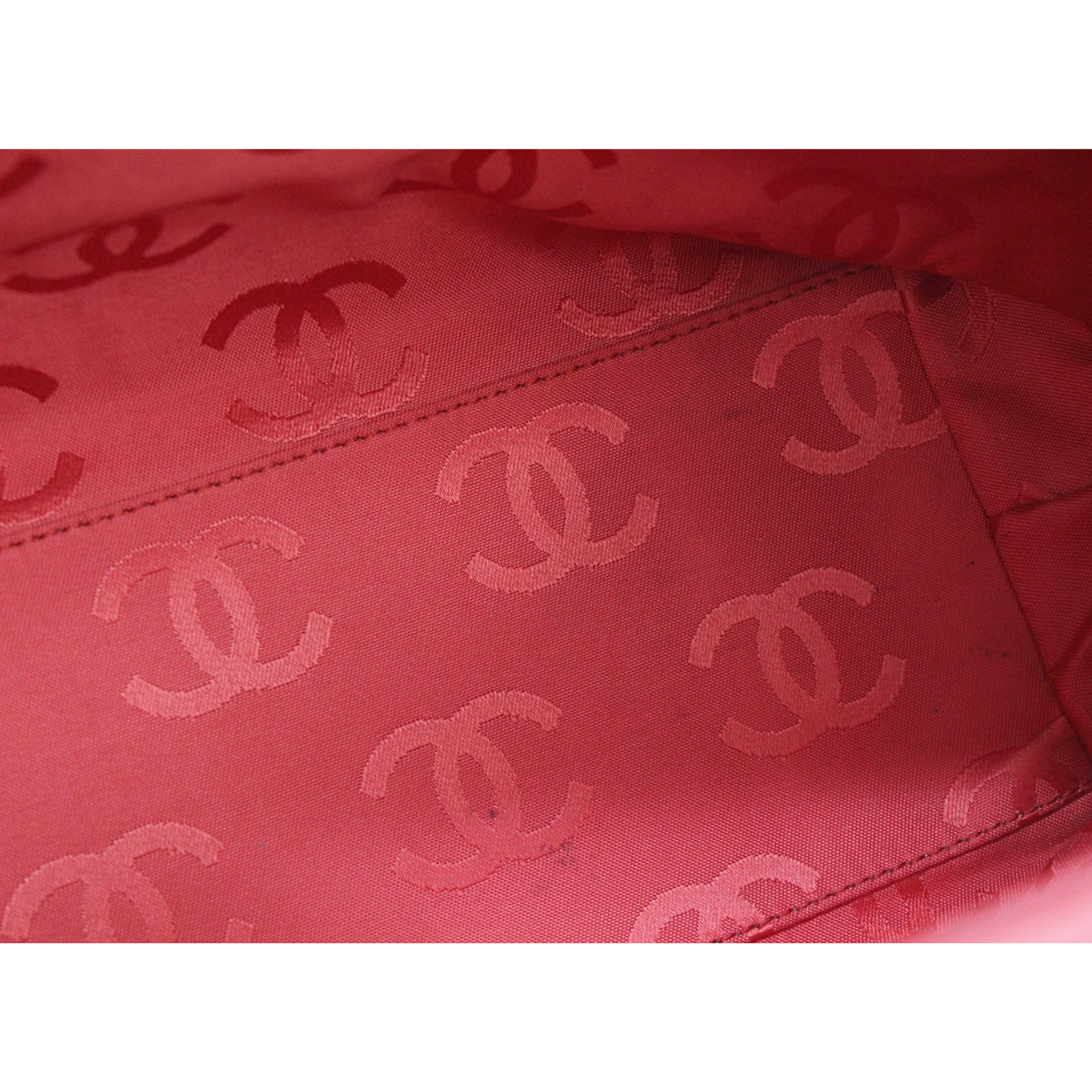 Caviar Red  Shoulder Bag