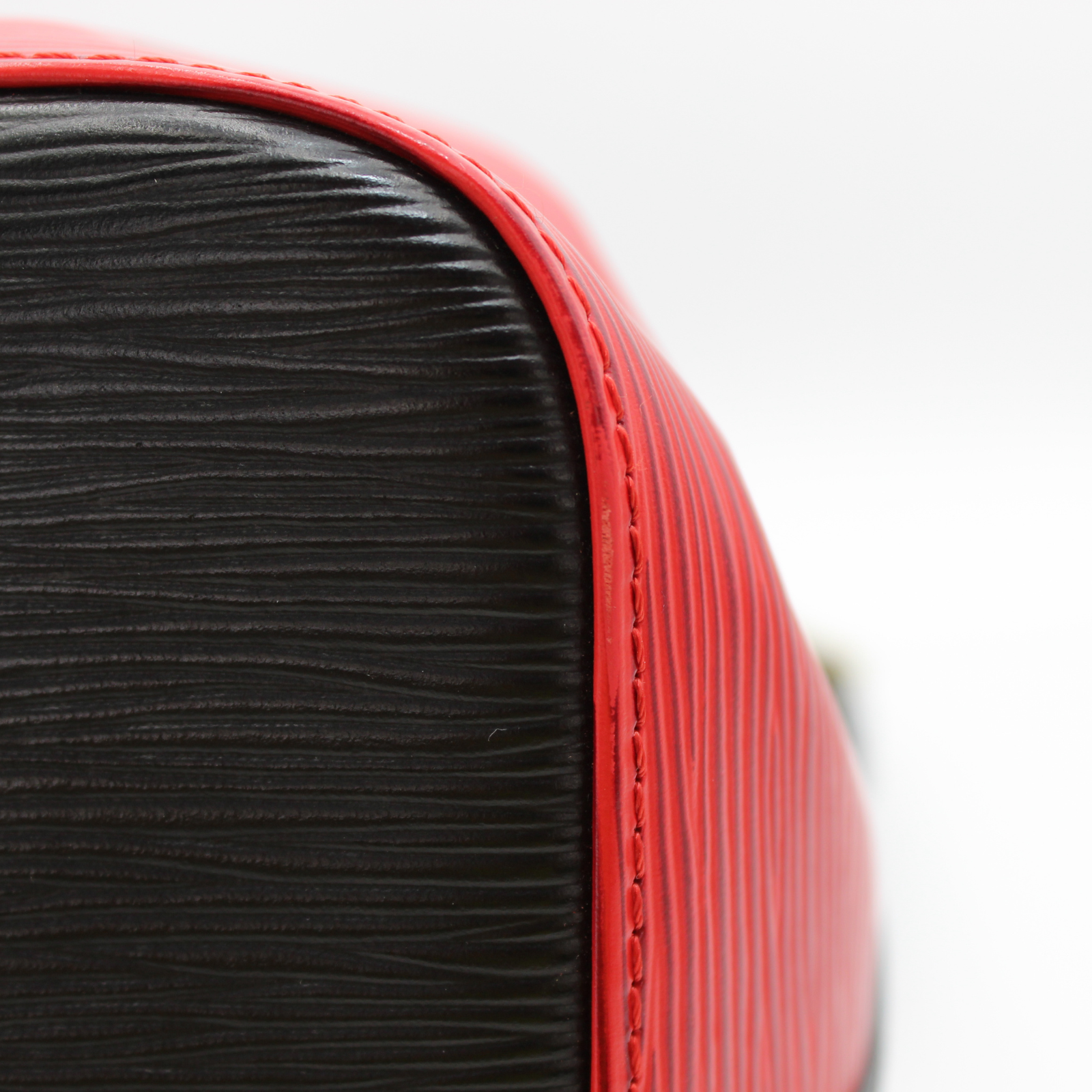 Petit Noe Epi Shoulder Bag