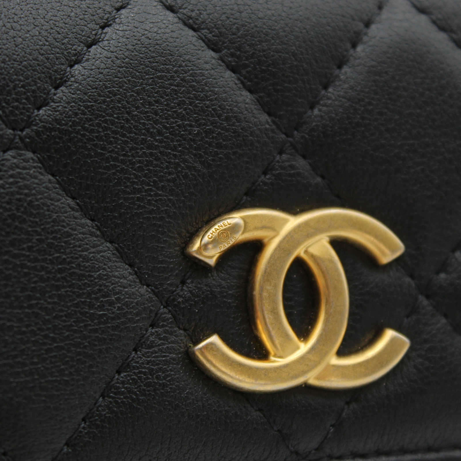 Matelasse Lamb Black Wallet on Chain