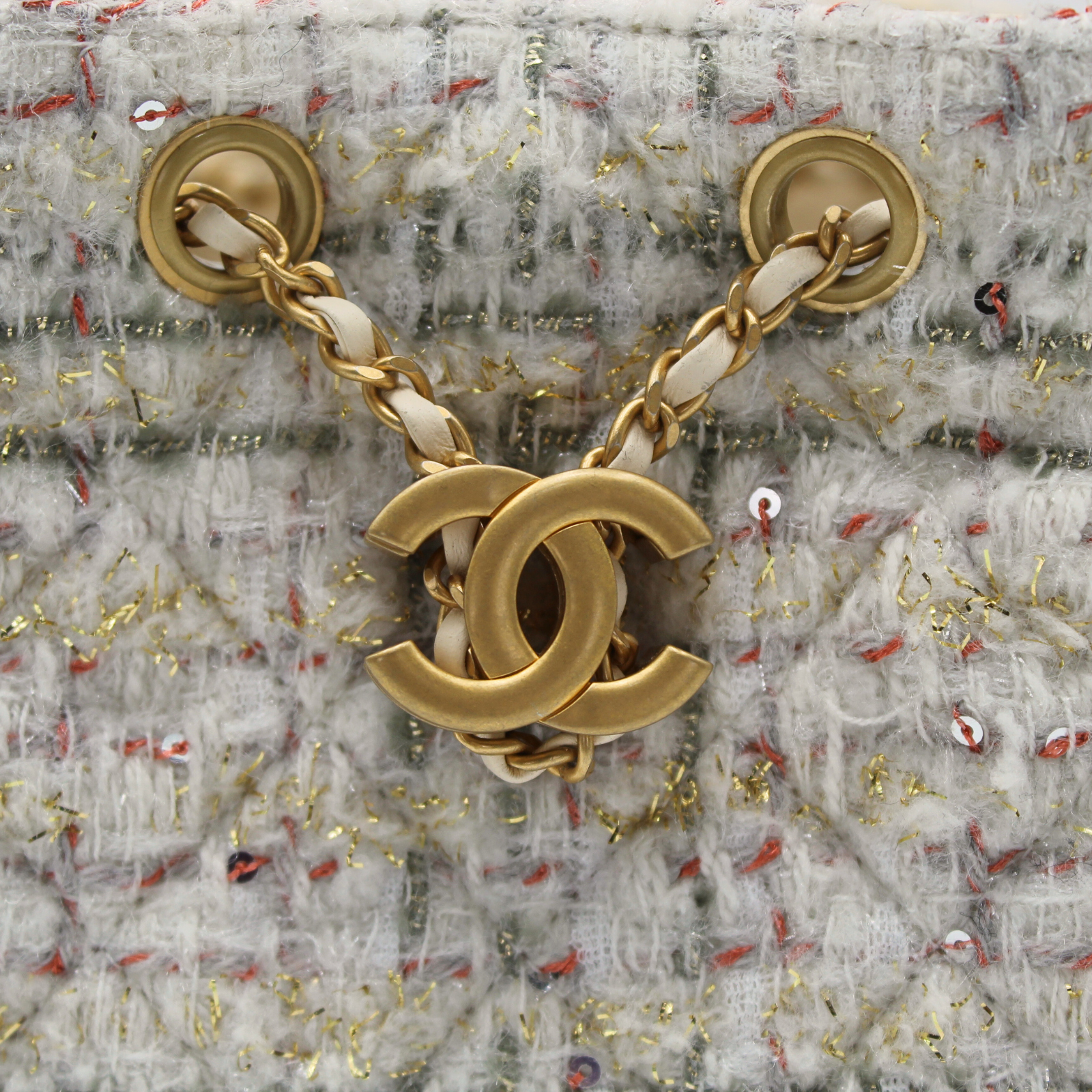 CHANEL 25 Small Tweed White Shoulder Bag